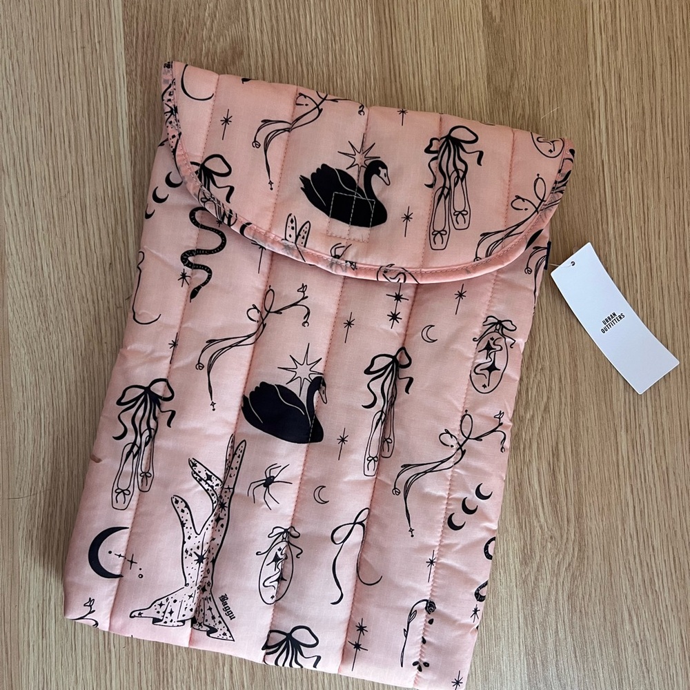 BAGGU 16” Puffy Laptop Sleeve Ballet Icons Pink